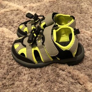 UMI boys toddler sandals, yellow and black, size 6